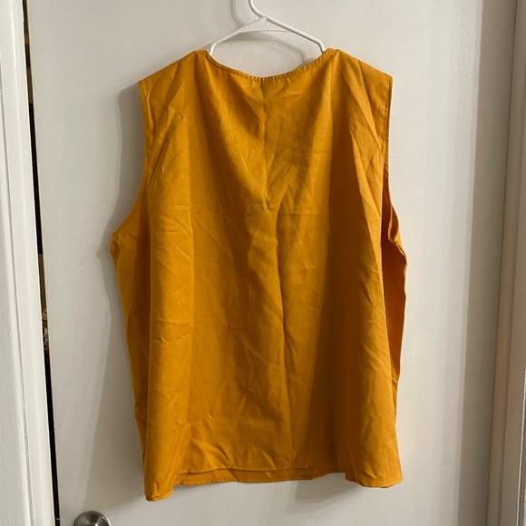 Emery Rose scalloped tank 2x - Picture 4 of 4